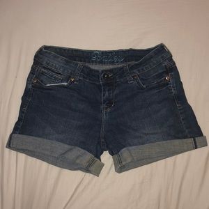 Delia’s Bailey mid rise denim shorts size 5